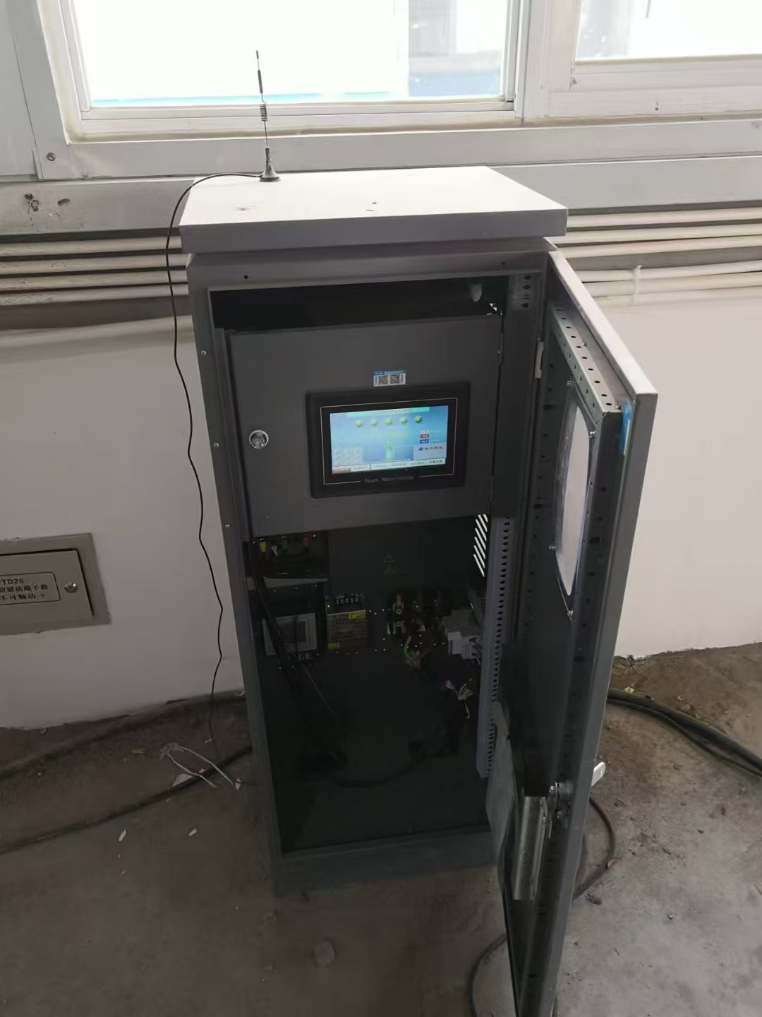 上海北弗定制款手机远程变频柜在某粮食基地使用现场